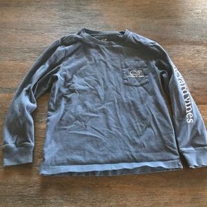 Vineyard Vines Longsleeve. Whale 🐳 on back.